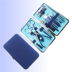 The spray painting process, 18-piece blue manicure, and nail clipper set, beauty pliers and pedicure clippers, manicure tools, and beauty set（MT-G18L）